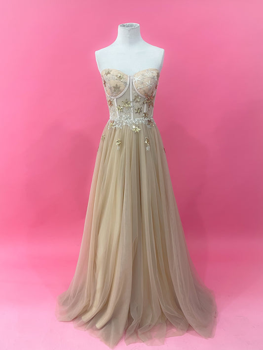 Muestra Vestido de estrellas beige talla 6-8