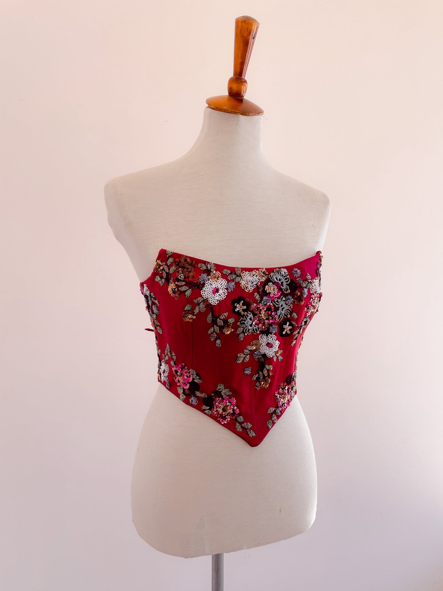 Muestra Corset Florencia guinda talla 4-6