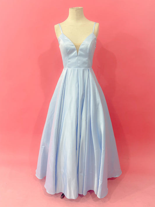 Muestra Vestido Andrea azul cielo talla 10-12
