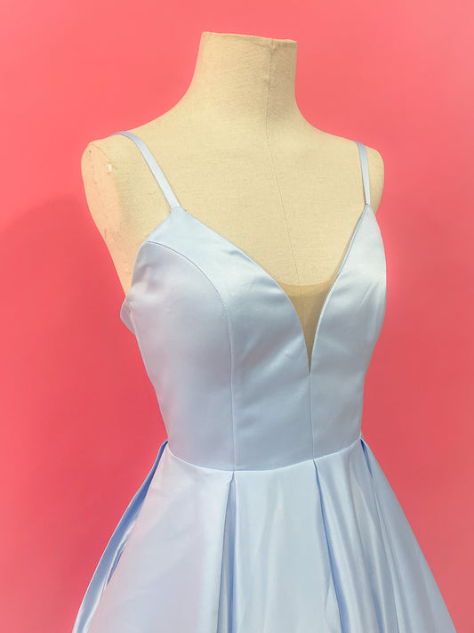 Muestra Vestido Andrea azul cielo talla 10-12