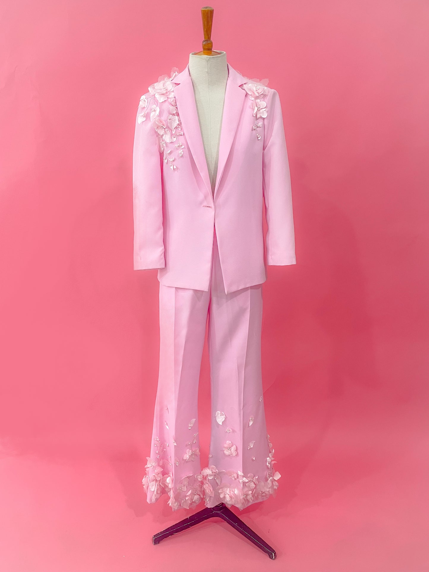 Pantsuit Set with Rose Appliqué Embroidery – Size 8