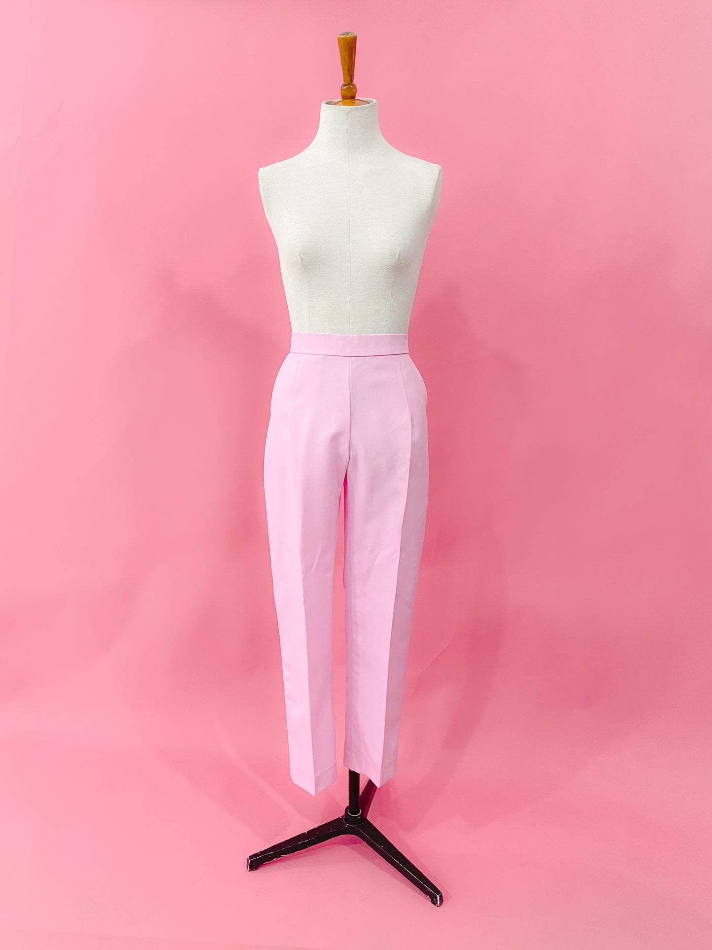 Muestra Pantalón lápiz rosa pastel talla 8