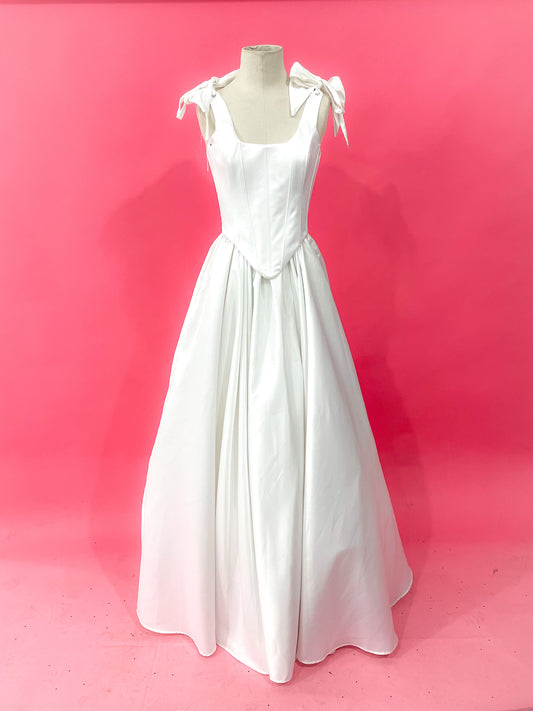 Muestra Vestido Antonieta marfil talla 6