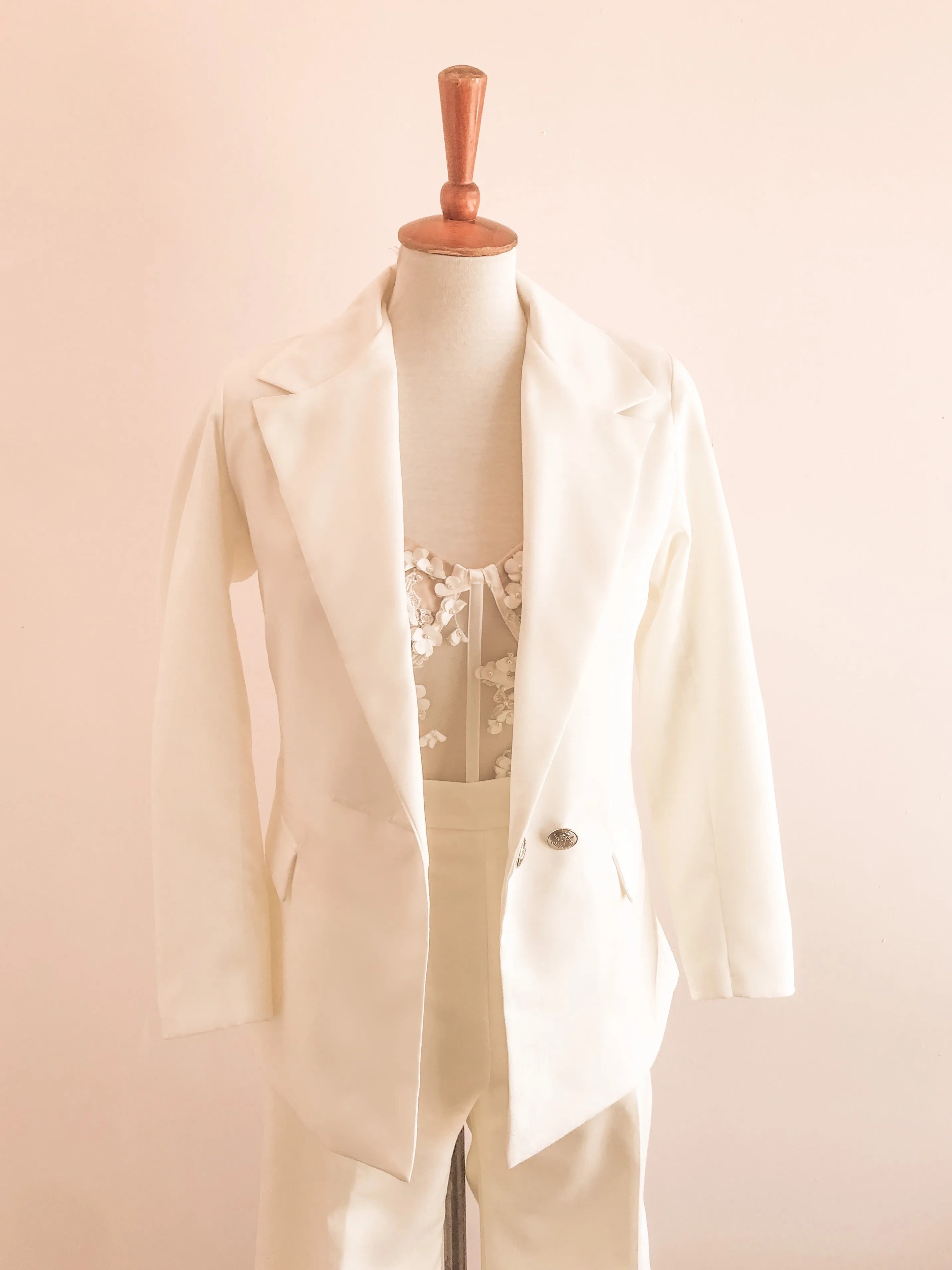 Set Blazer, Bustier Flores 3d y Pantalón Pata Ancha Novias