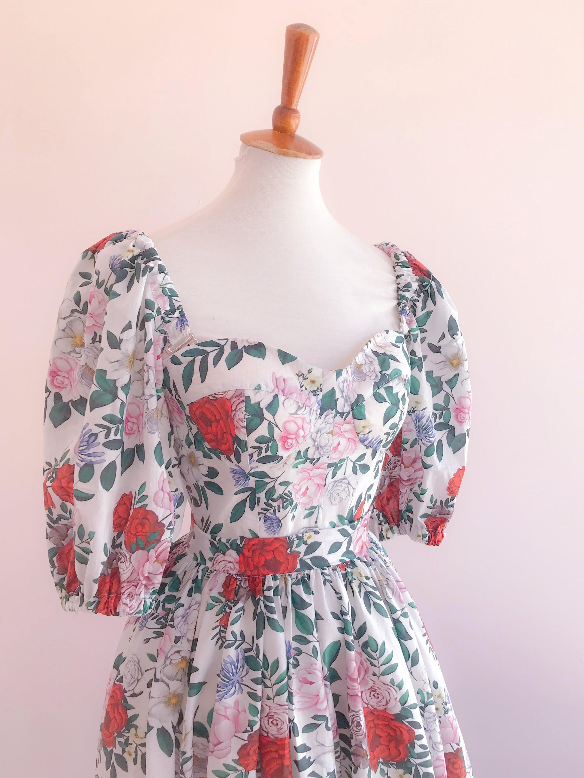 Set Bustier Rosana Corto y falda Rosana con olán Marfil Con Manga Corta Talla 4 Copa A PREOWNED - Georgina Chávez